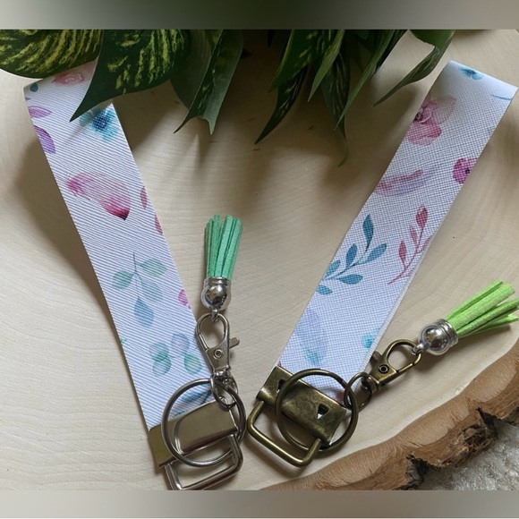 Hand Crafted Accessories - Spring Floral Print Faux Leather Keychain (price is for1)